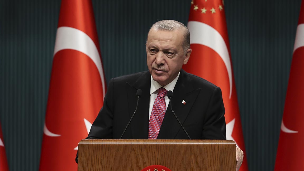Erdoğan açıkladı: Kamuda 3 yılı dolan sözleşmeliye memurluk yolu