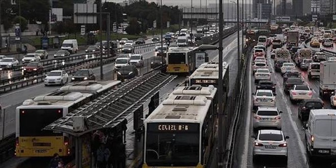 İstanbul'da toplu taşıma, taksi ve okul servisleri zamlandı