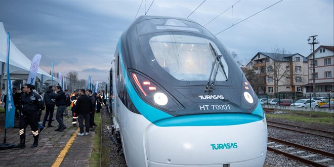 Milli elektrikli hızlı tren saatte 250 kilometreye ulaşarak rekorunu geliştirdi